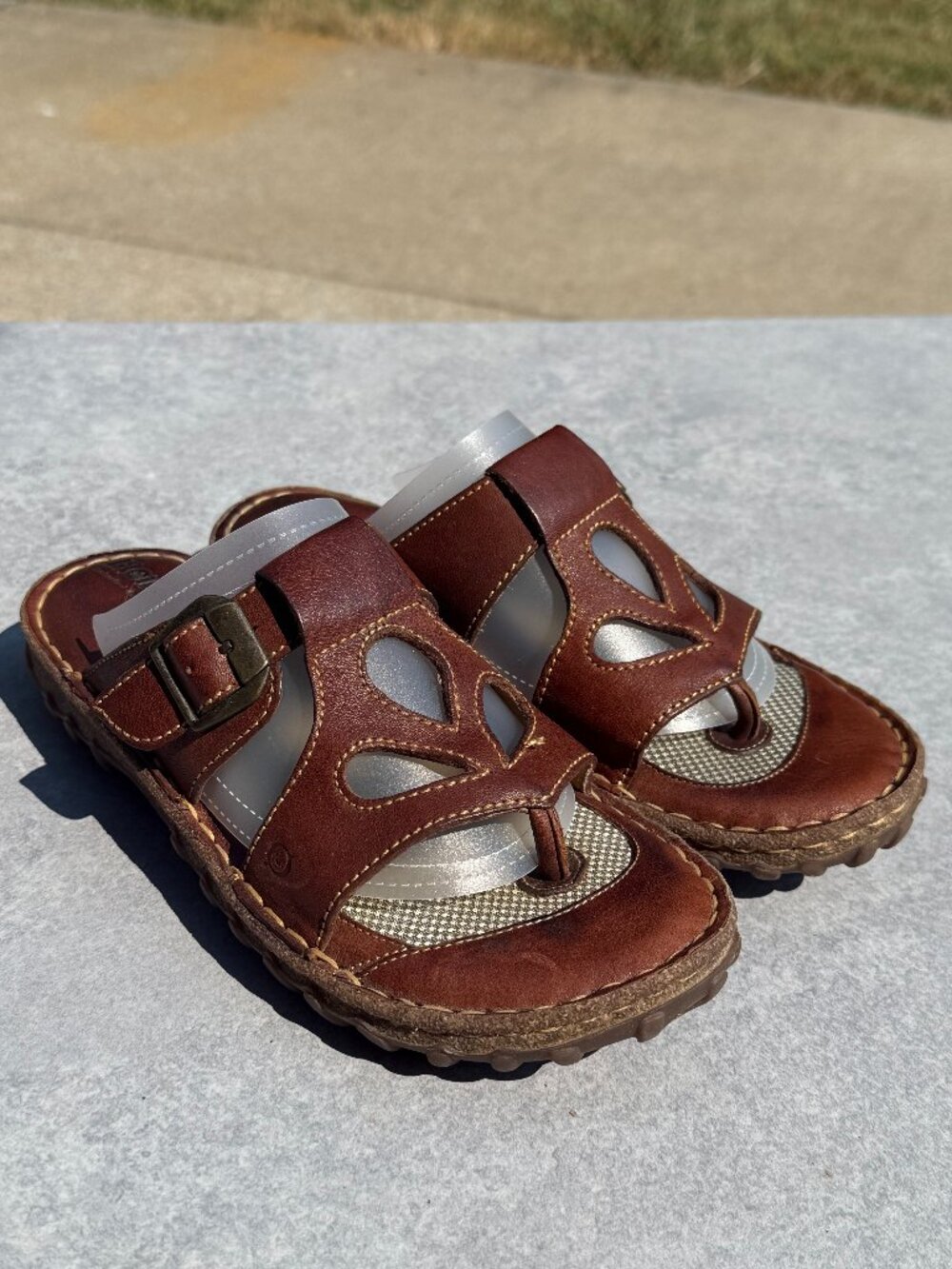 Born Womens 7.5 Brown Leather Sandals Boho Coastal Cottagecore Comfort Shoe 4176
